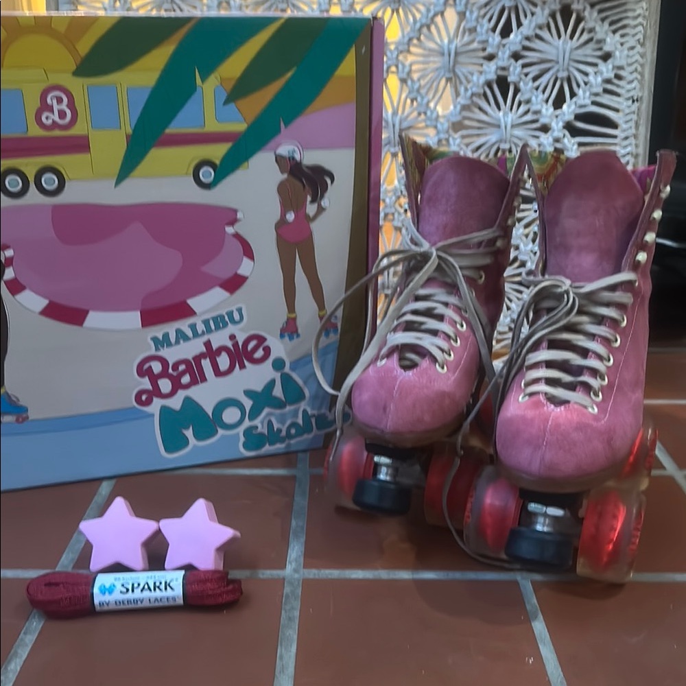 Malibu Barbie Moxi Skates